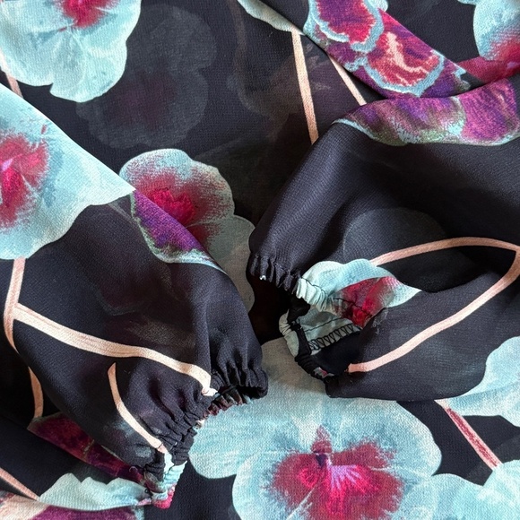 1. State Floral Blouse with Neck Bow XS - Picture 5 of 7